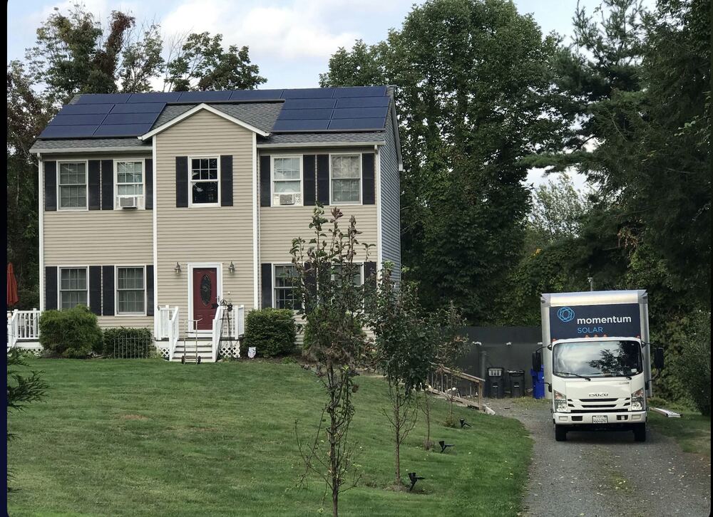 Instalación de paneles solares de Momentum Solar